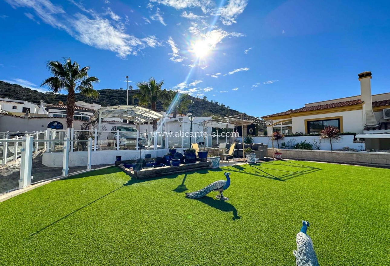 Sale - Villa  - Hondón de las Nieves