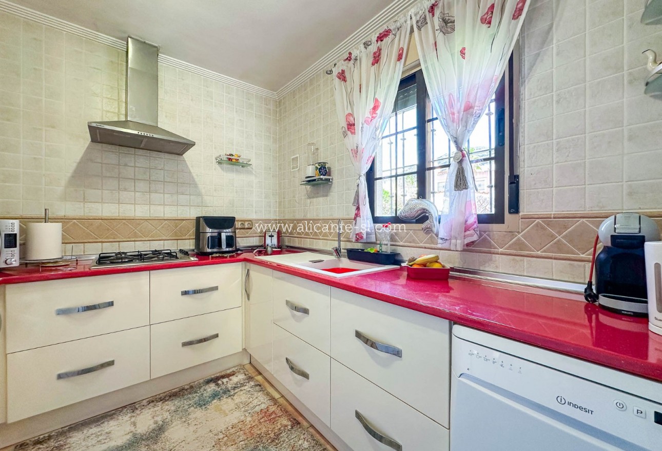 Sale - Villa  - Hondón de las Nieves