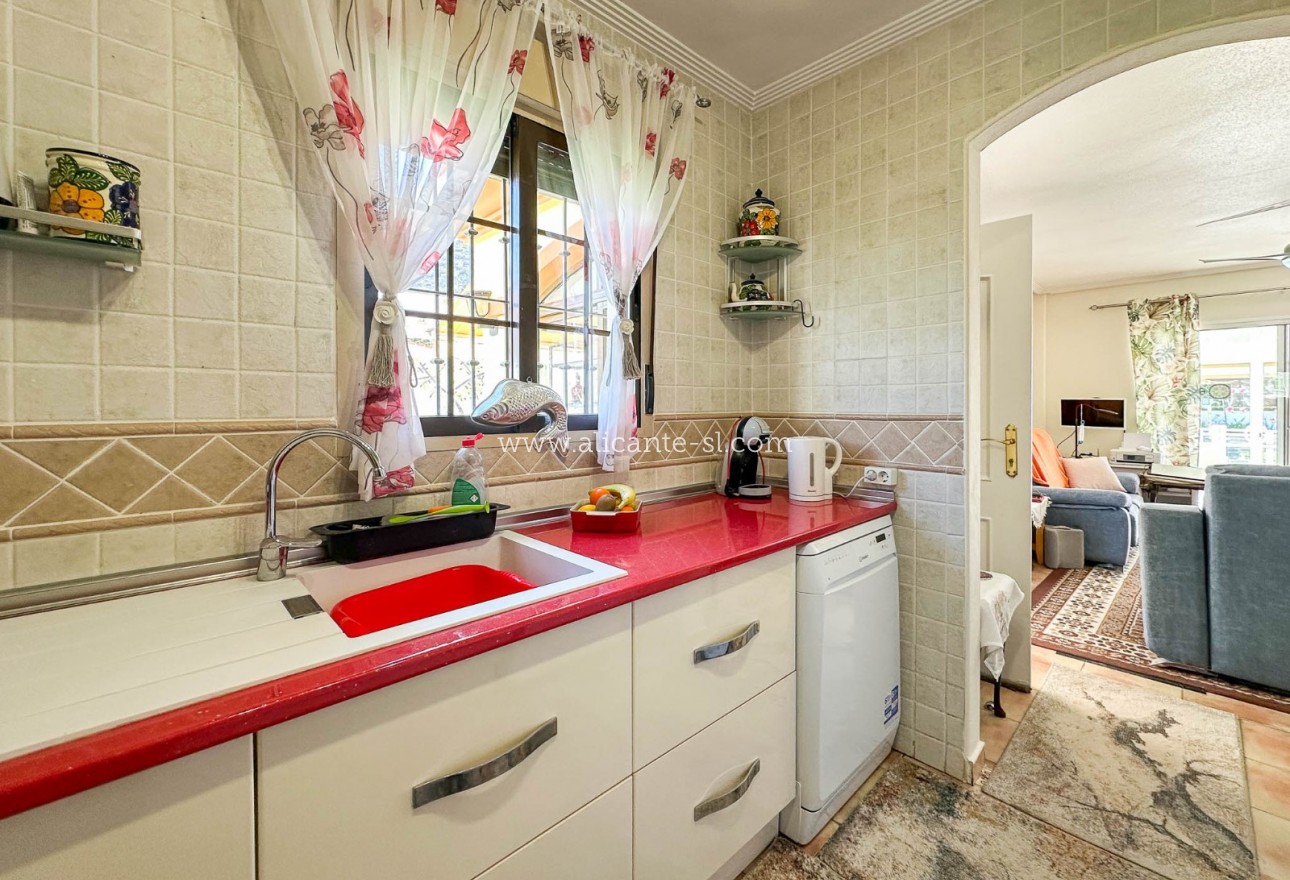 Sale - Villa  - Hondón de las Nieves