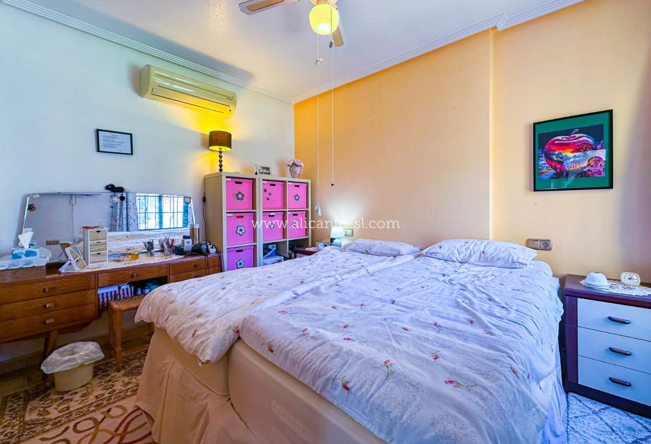 Sale - Villa  - Hondón de las Nieves