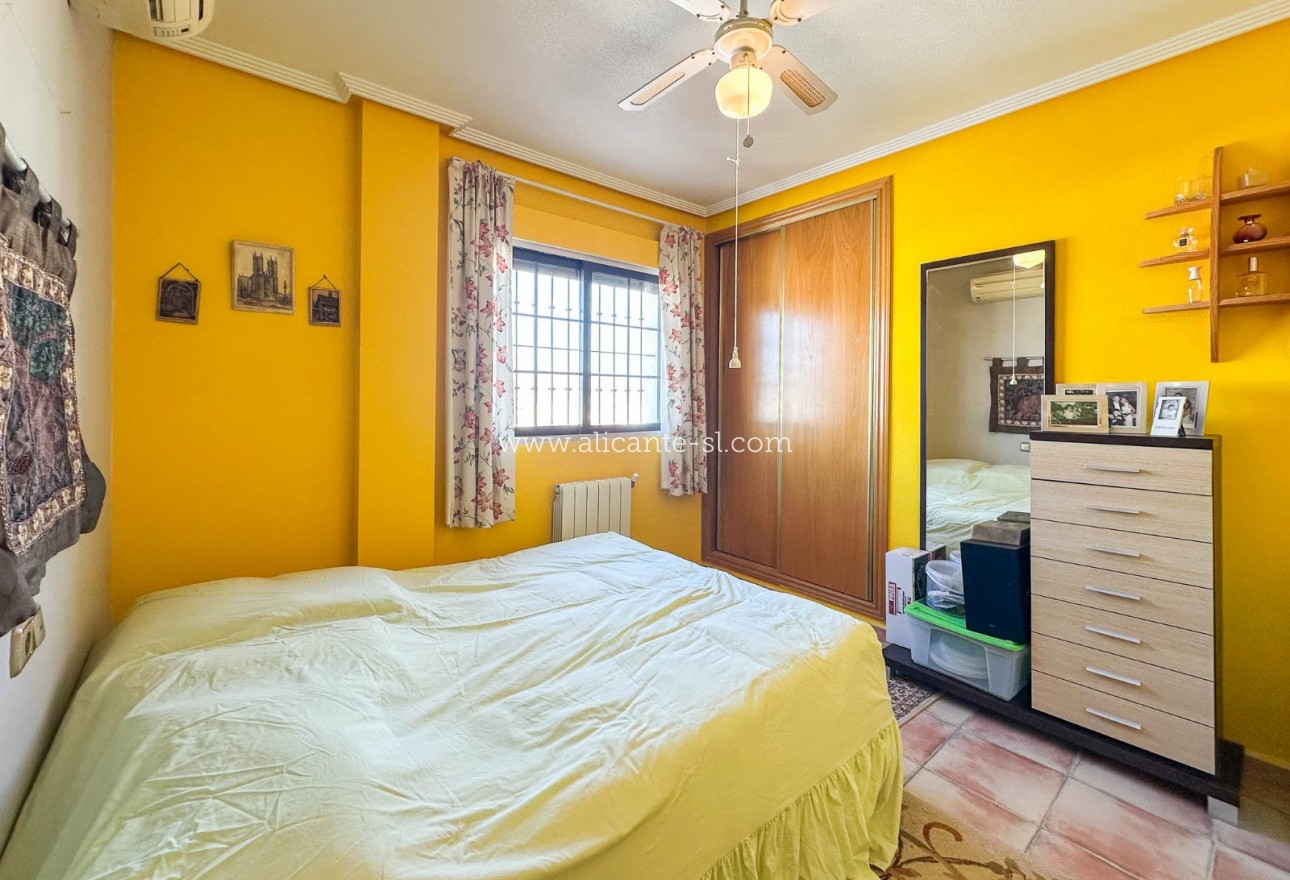 Sale - Villa  - Hondón de las Nieves