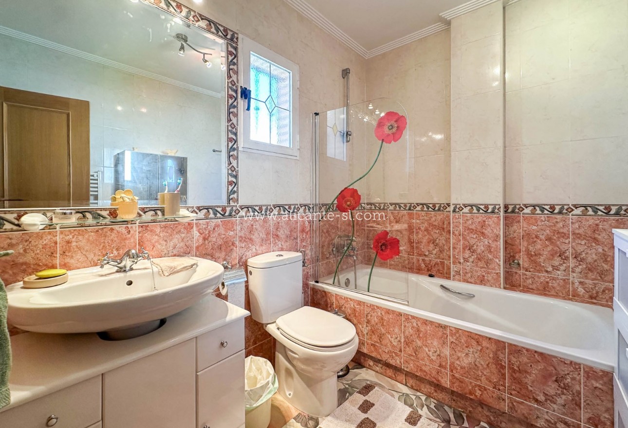 Sale - Villa  - Hondón de las Nieves