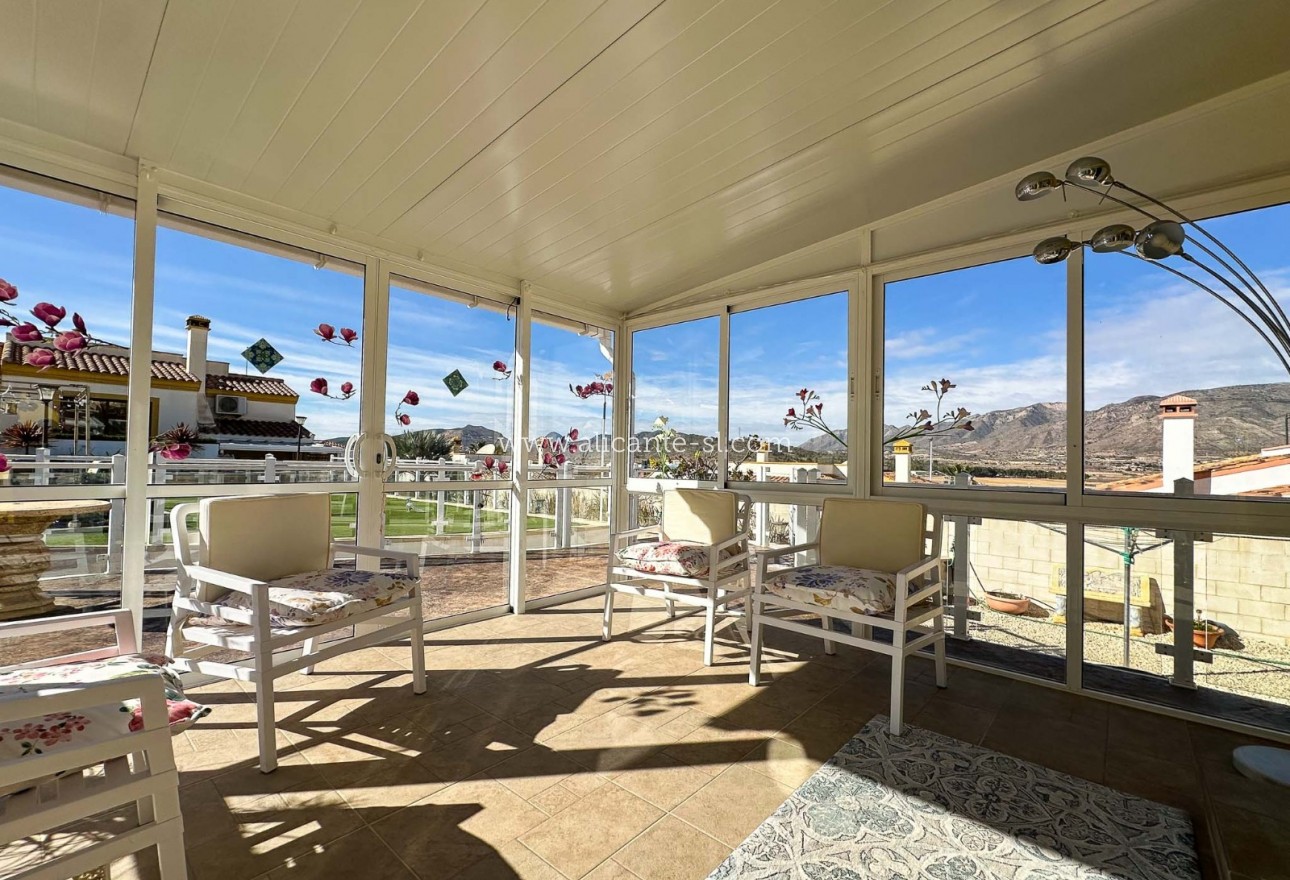 Sale - Villa  - Hondón de las Nieves