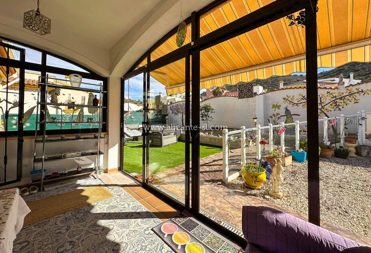 Sale - Villa  - Hondón de las Nieves