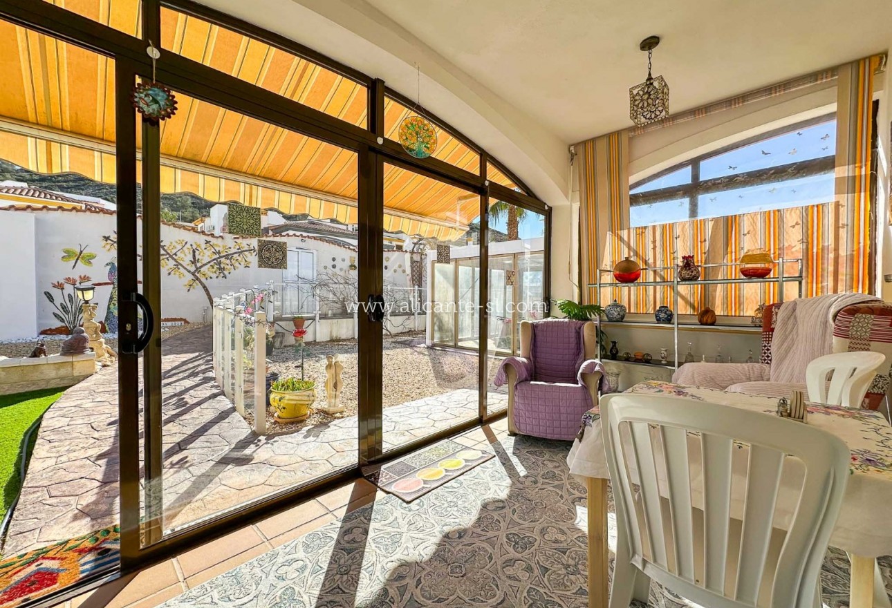 Sale - Villa  - Hondón de las Nieves