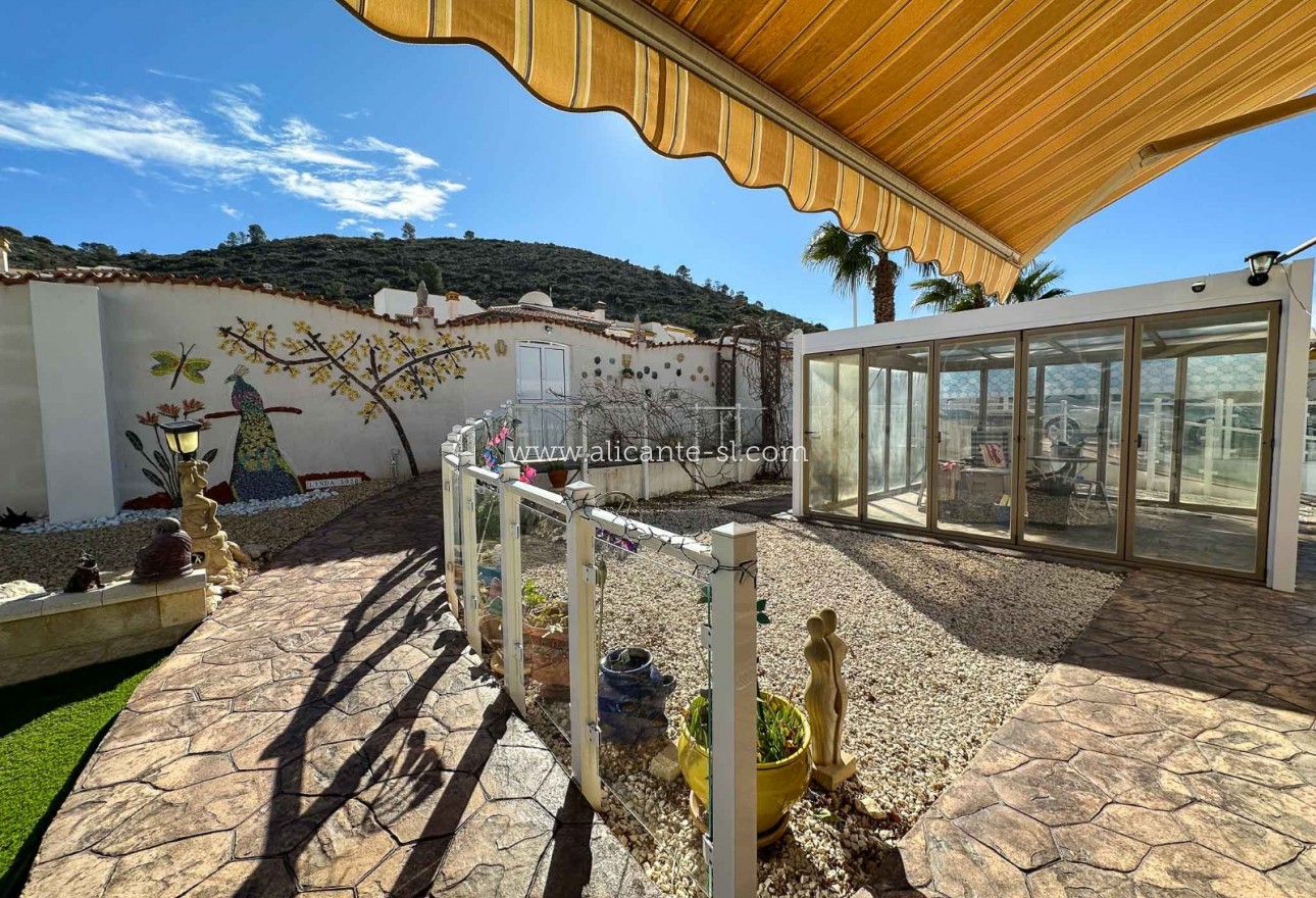 Sale - Villa  - Hondón de las Nieves