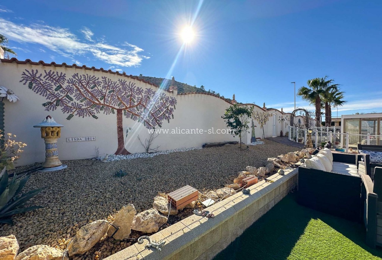 Sale - Villa  - Hondón de las Nieves