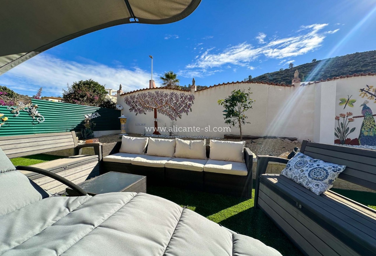 Sale - Villa  - Hondón de las Nieves