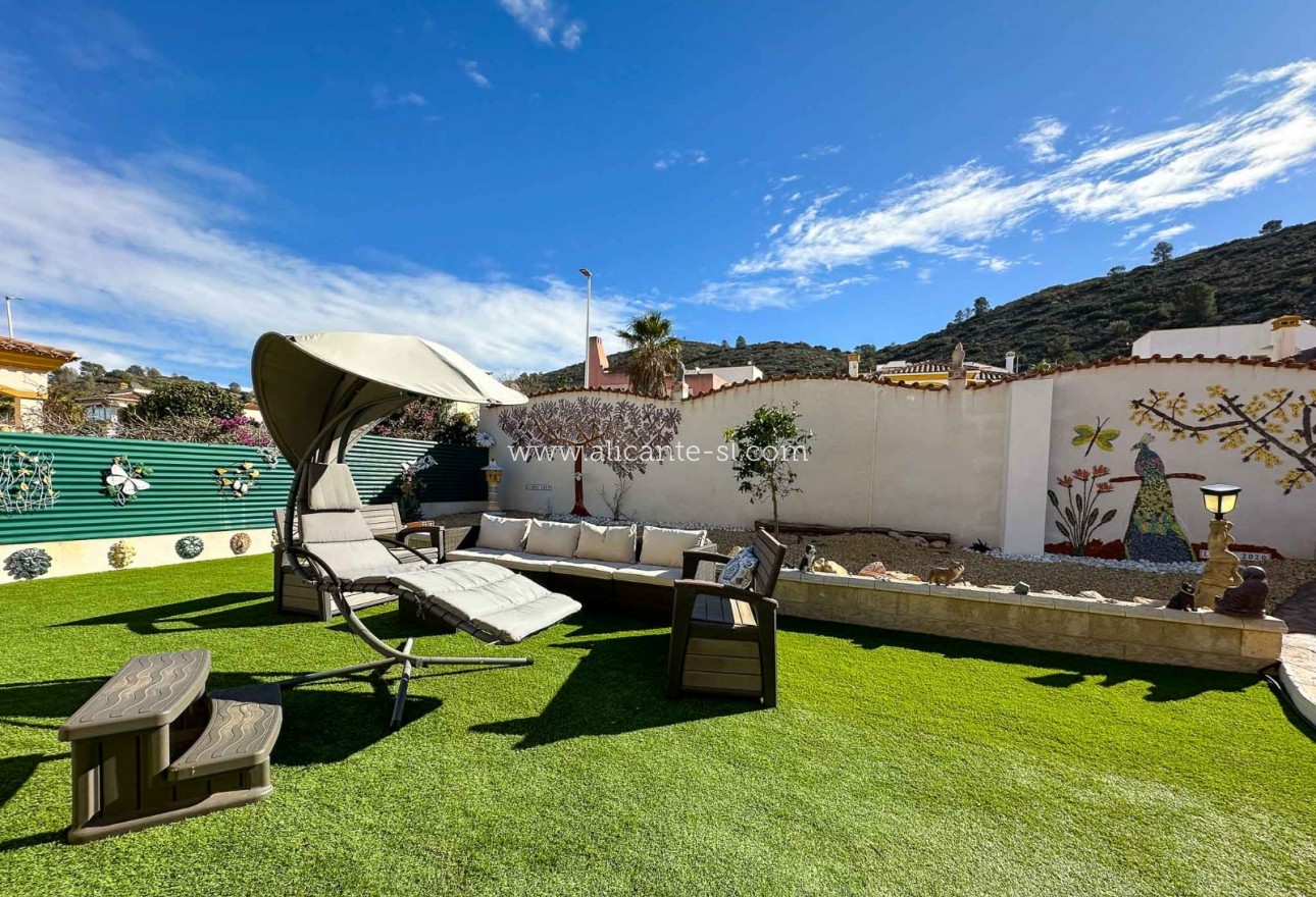 Sale - Villa  - Hondón de las Nieves