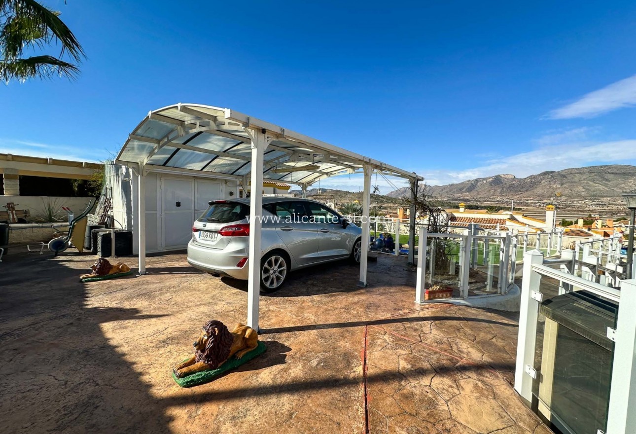 Sale - Villa  - Hondón de las Nieves