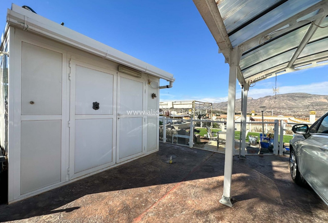 Sale - Villa  - Hondón de las Nieves