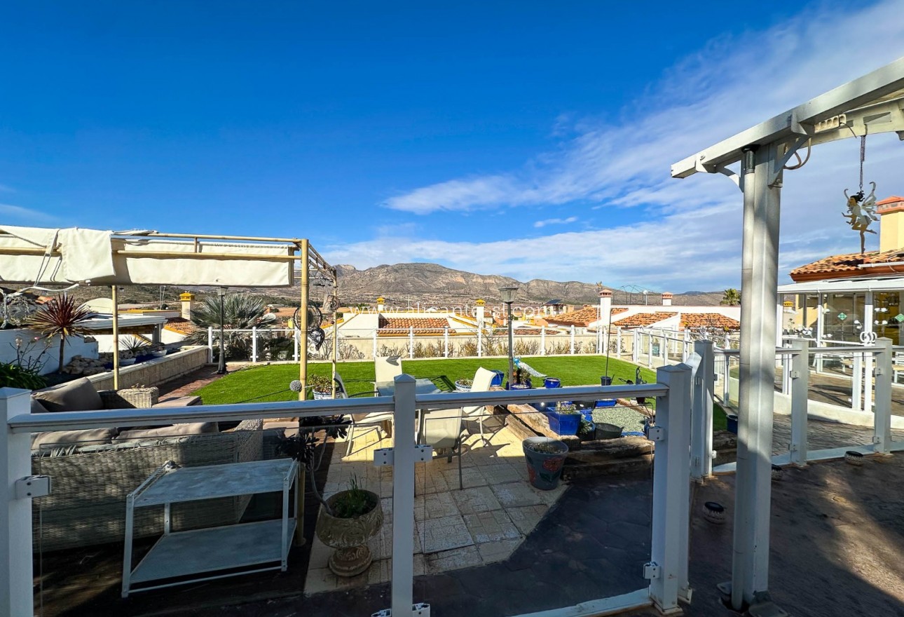 Sale - Villa  - Hondón de las Nieves