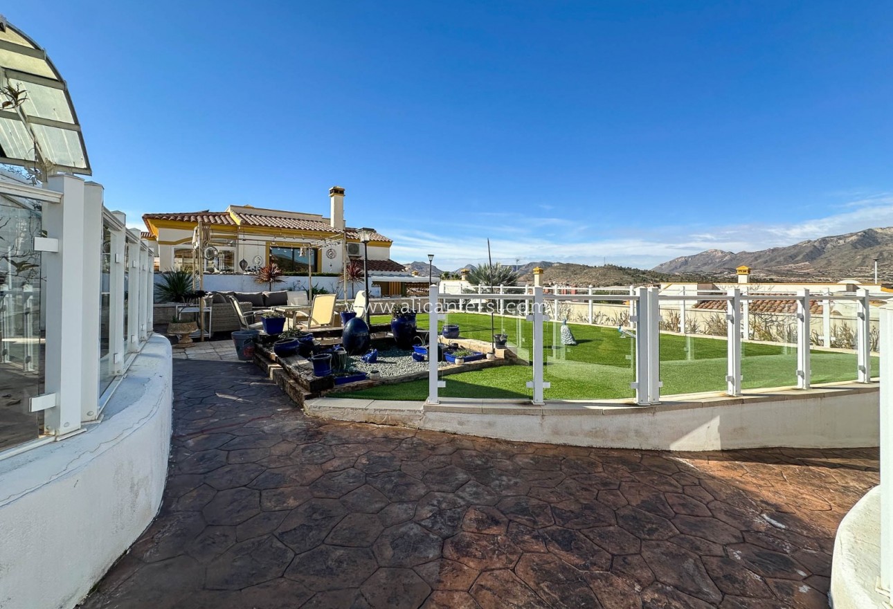 Sale - Villa  - Hondón de las Nieves