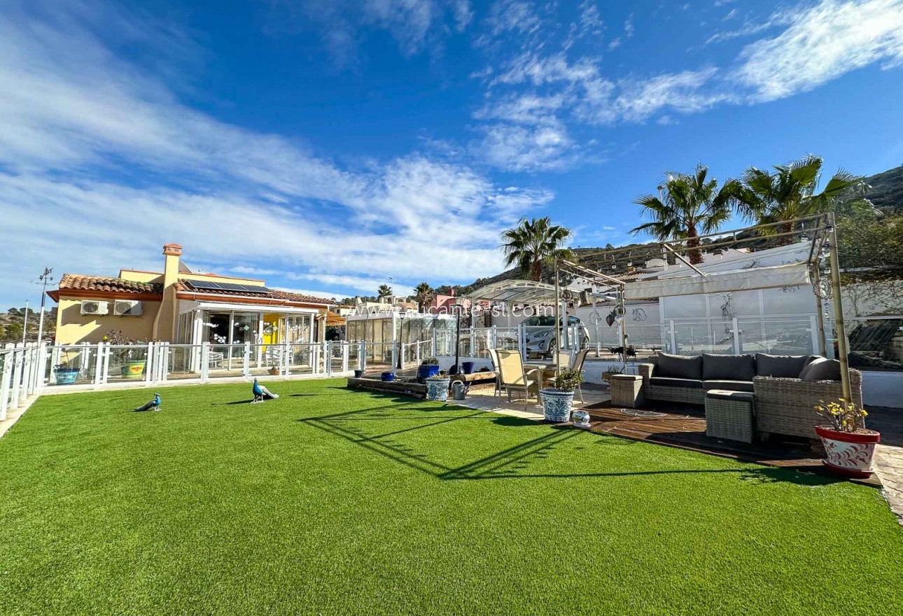 Sale - Villa  - Hondón de las Nieves