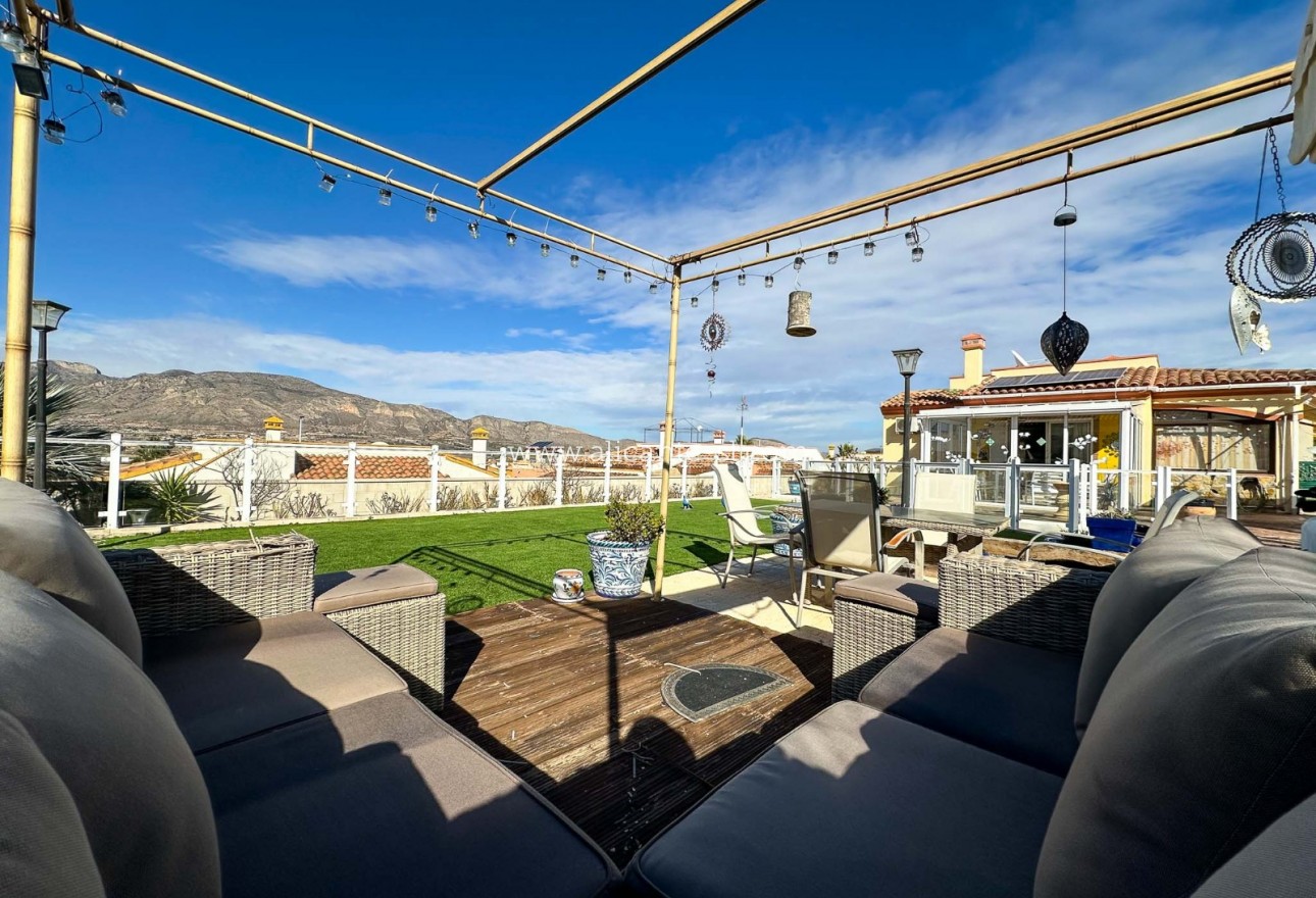 Sale - Villa  - Hondón de las Nieves