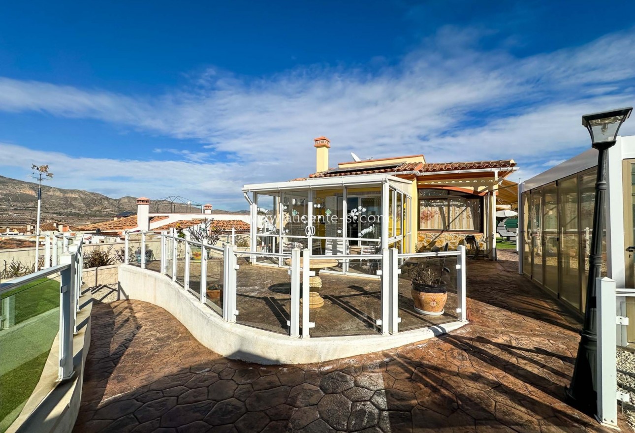 Sale - Villa  - Hondón de las Nieves