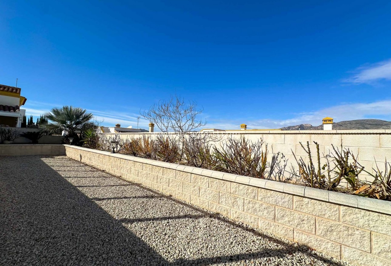 Sale - Villa  - Hondón de las Nieves