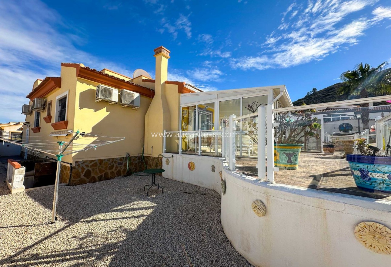 Sale - Villa  - Hondón de las Nieves