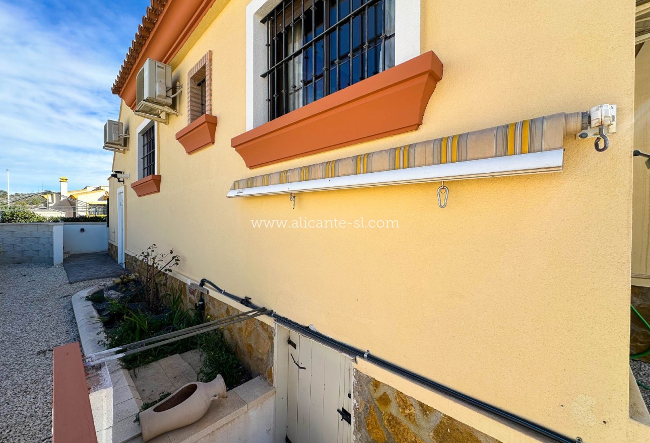 Sale - Villa  - Hondón de las Nieves