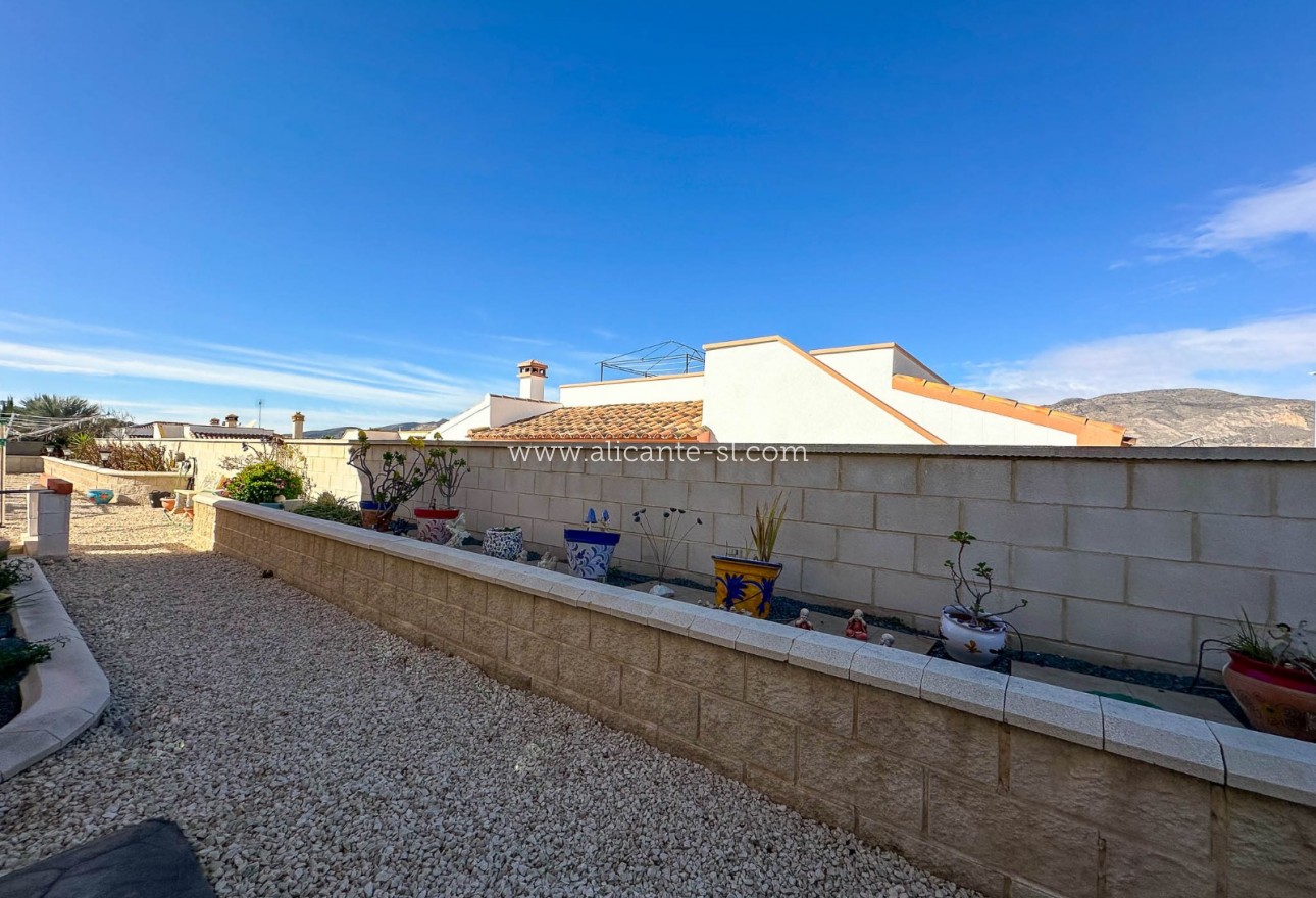 Sale - Villa  - Hondón de las Nieves