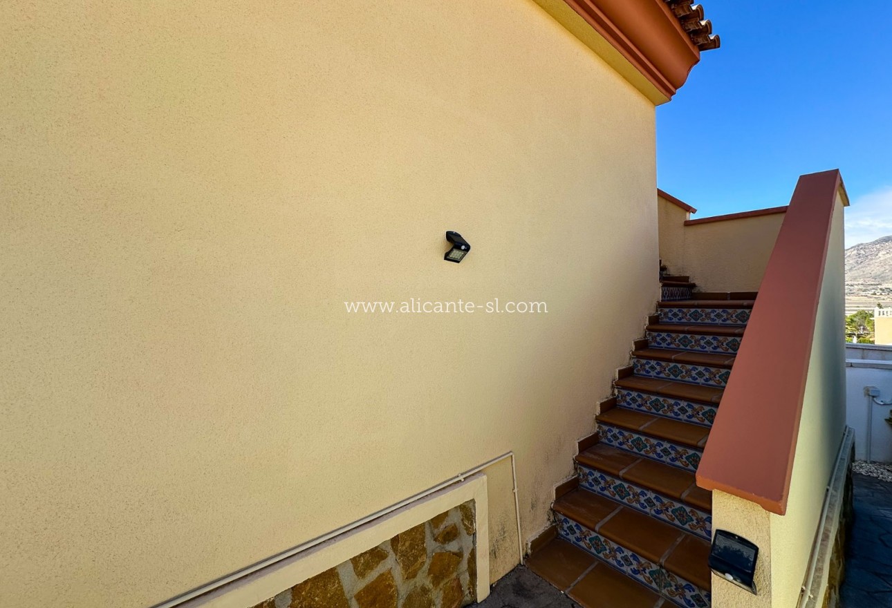 Sale - Villa  - Hondón de las Nieves