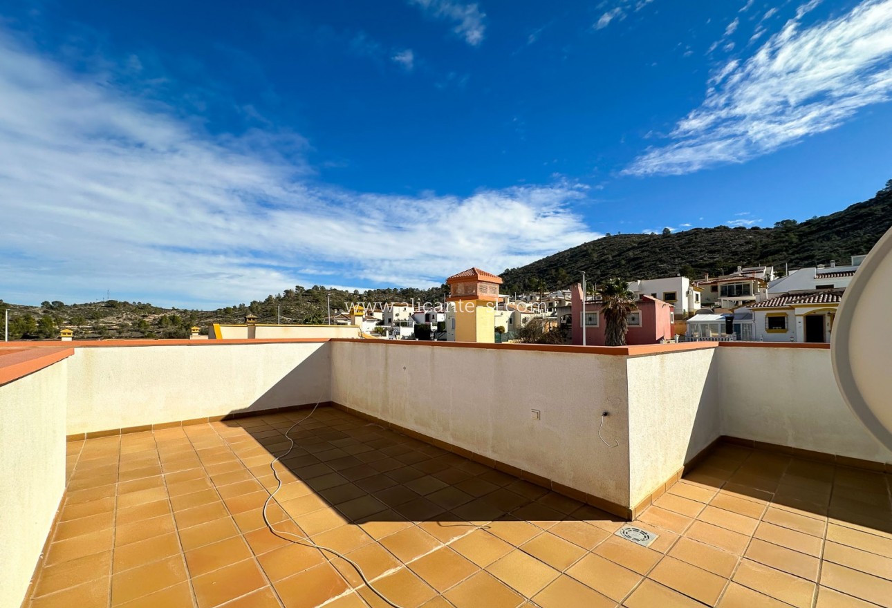 Sale - Villa  - Hondón de las Nieves