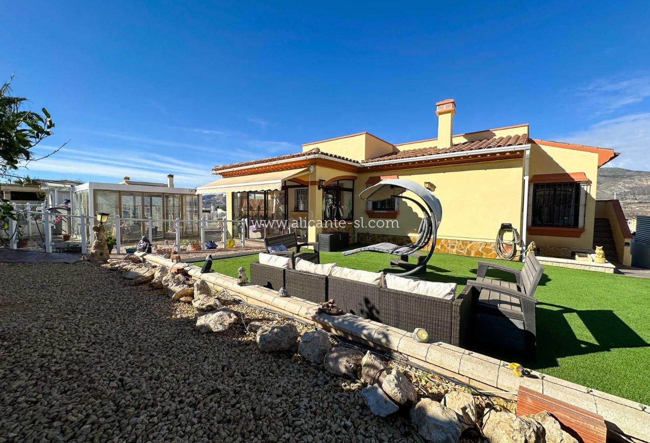 Sale - Villa  - Hondón de las Nieves