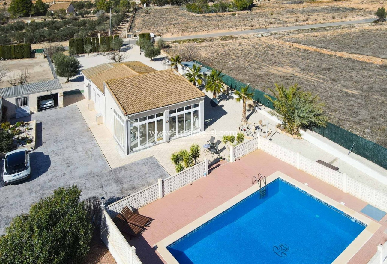 Sale - Villa  - Hondón de las Nieves