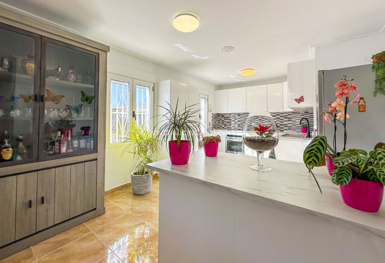 Sale - Villa  - Hondón de las Nieves