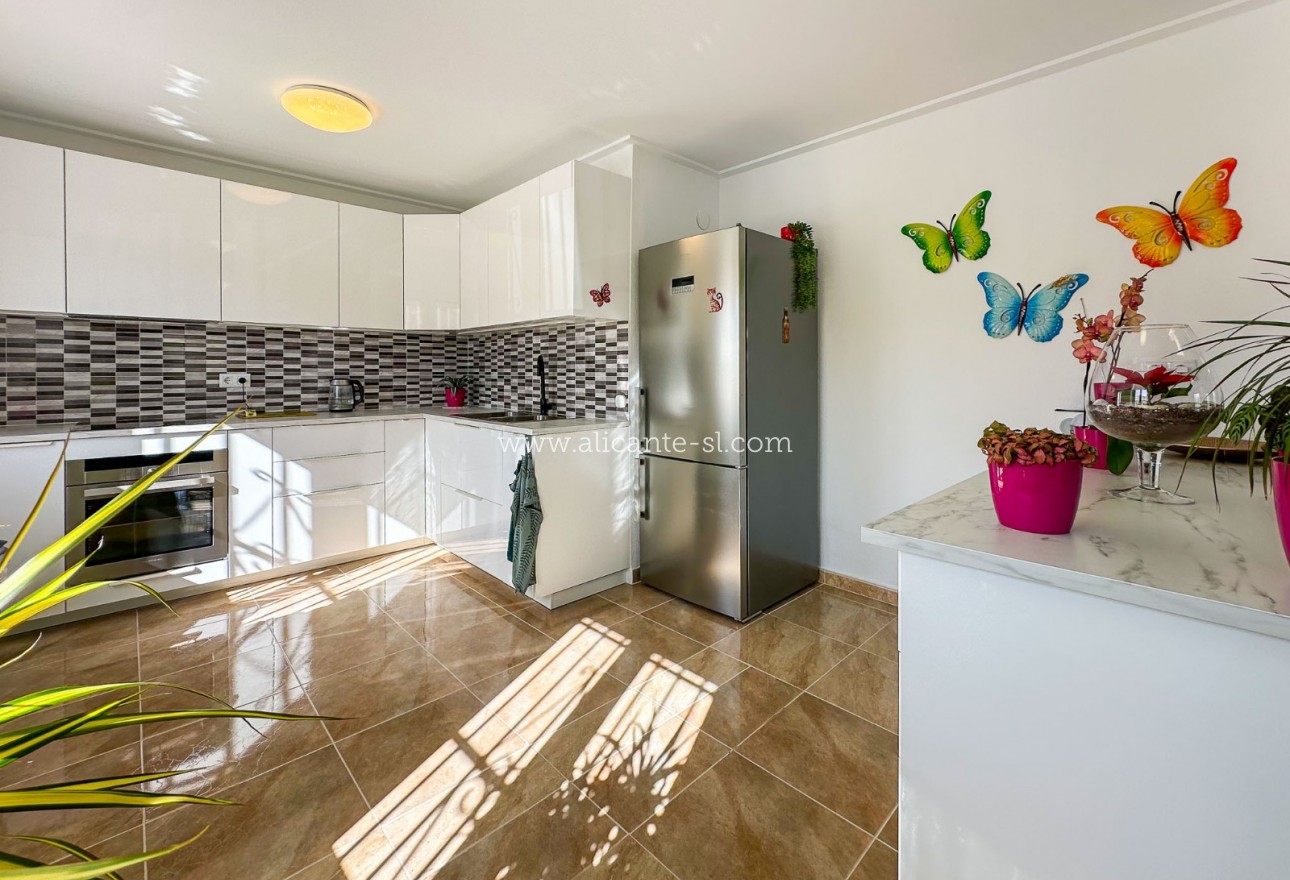 Sale - Villa  - Hondón de las Nieves