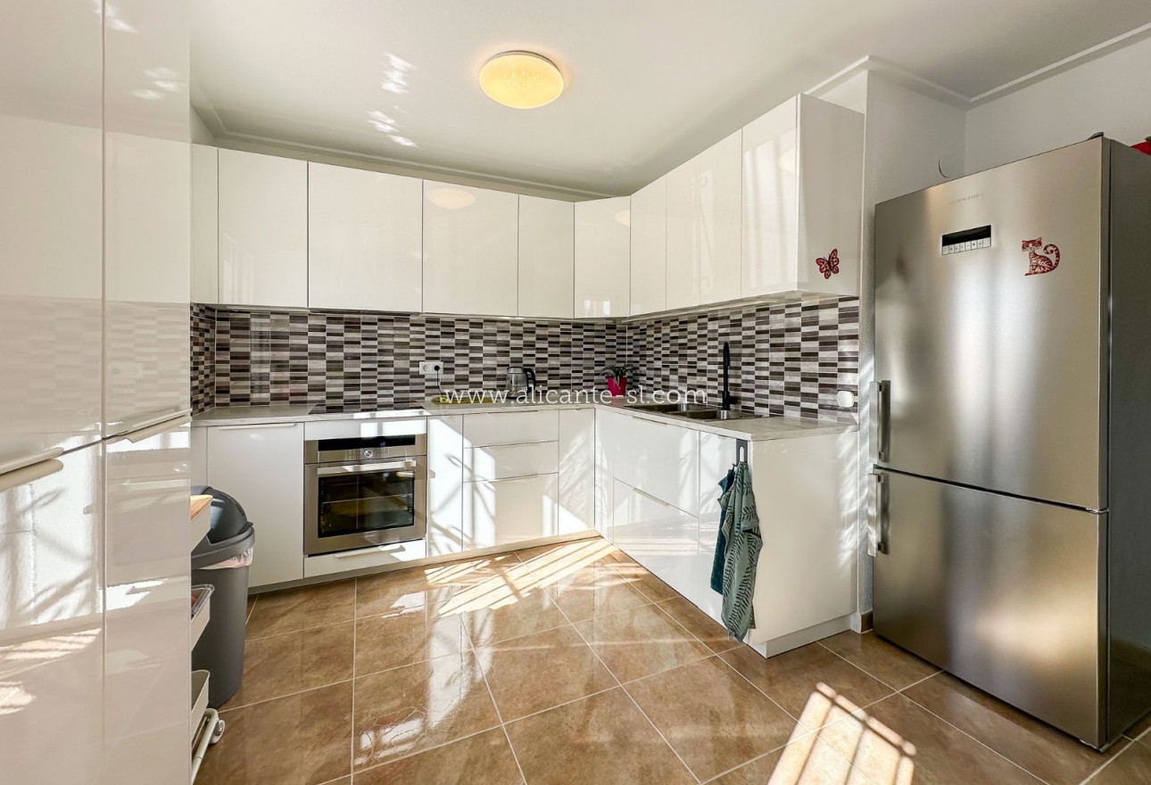 Sale - Villa  - Hondón de las Nieves