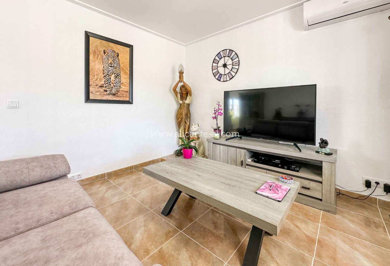 Sale - Villa  - Hondón de las Nieves