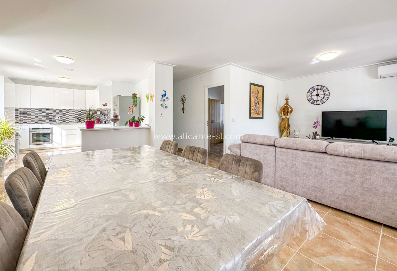 Sale - Villa  - Hondón de las Nieves