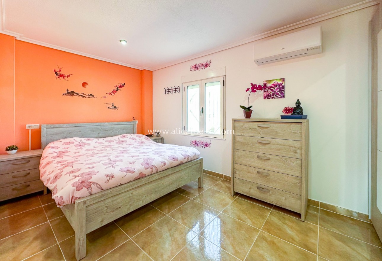 Sale - Villa  - Hondón de las Nieves