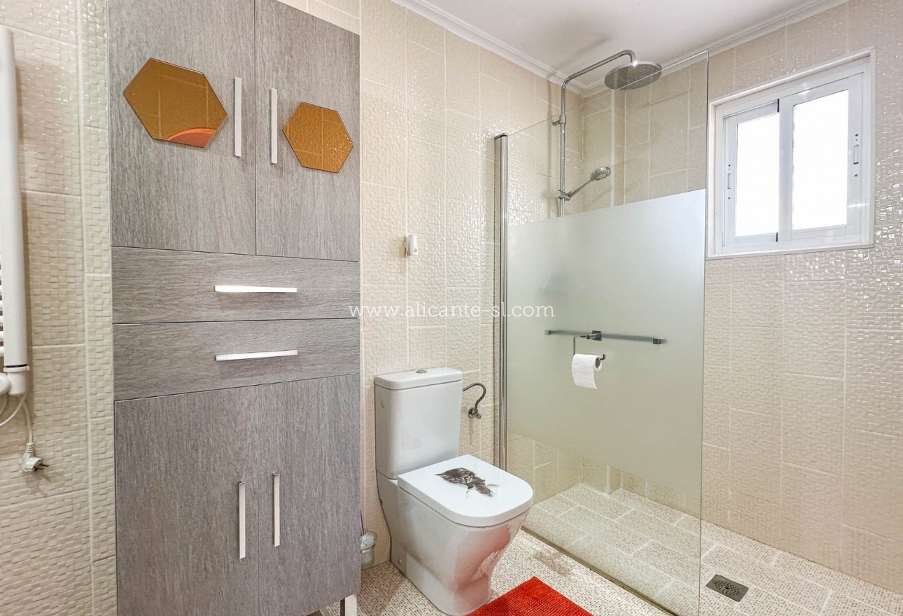 Sale - Villa  - Hondón de las Nieves