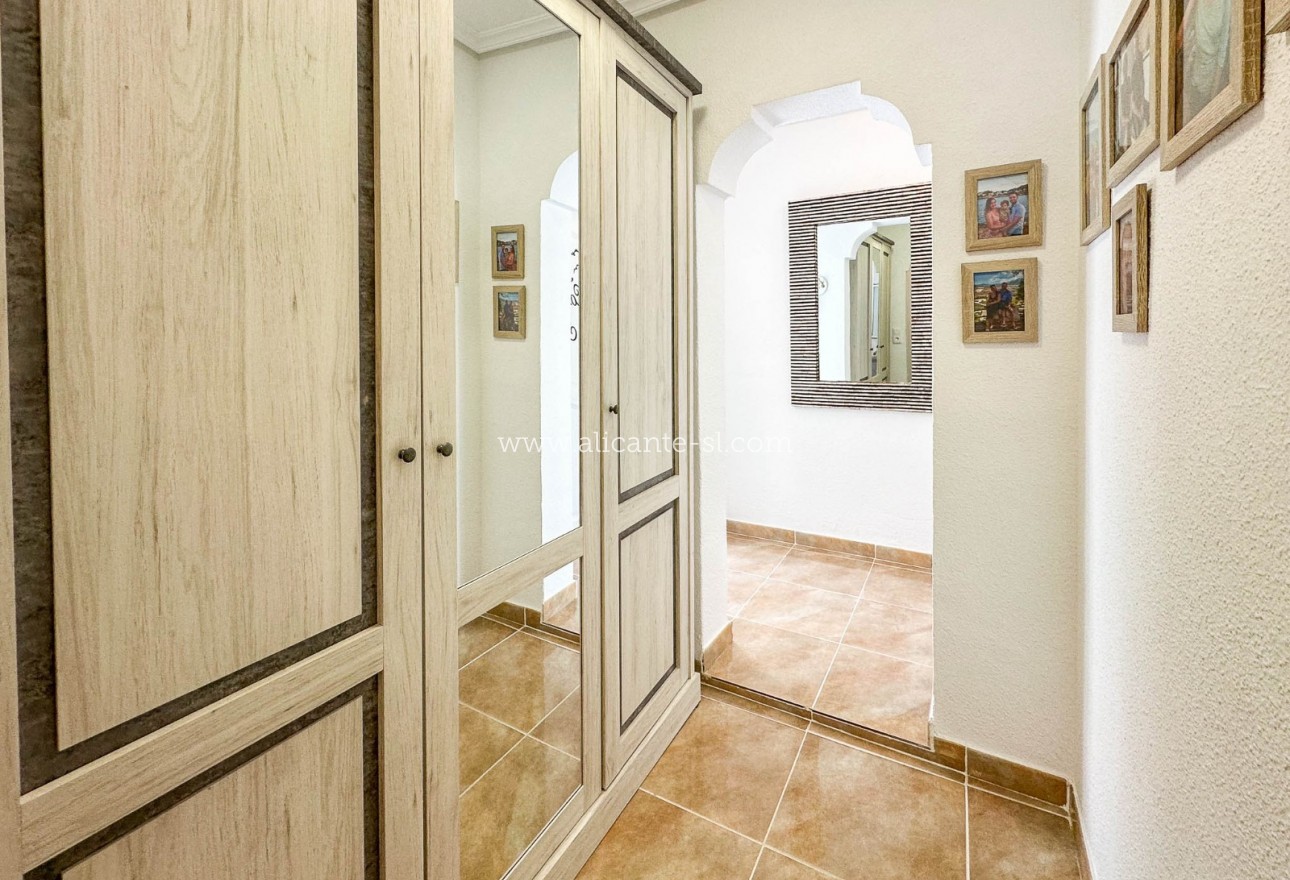 Sale - Villa  - Hondón de las Nieves