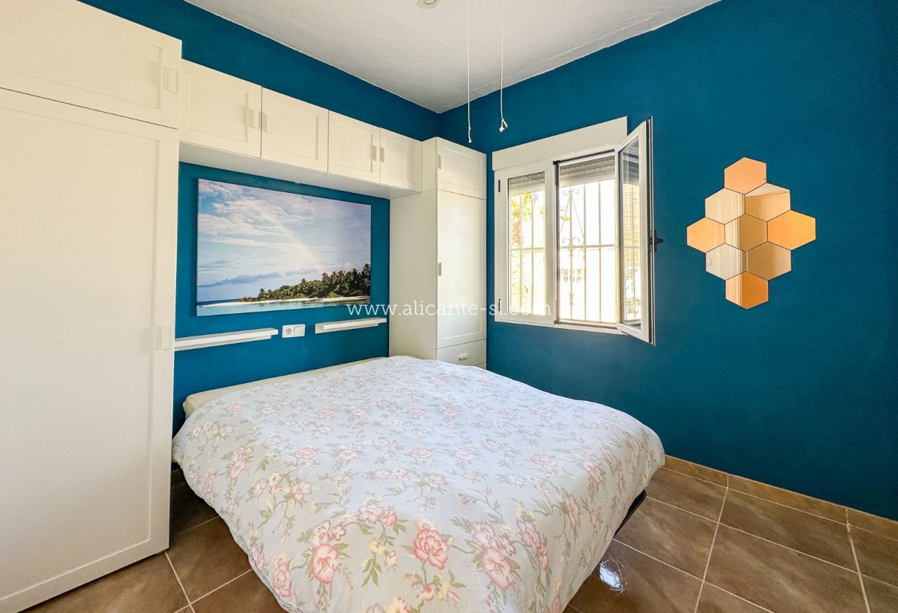 Sale - Villa  - Hondón de las Nieves