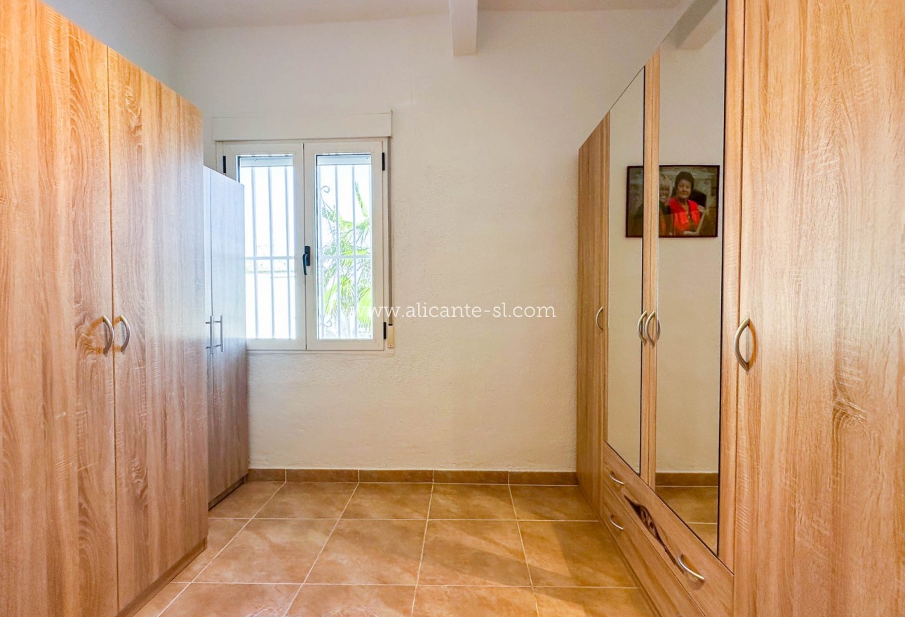 Sale - Villa  - Hondón de las Nieves