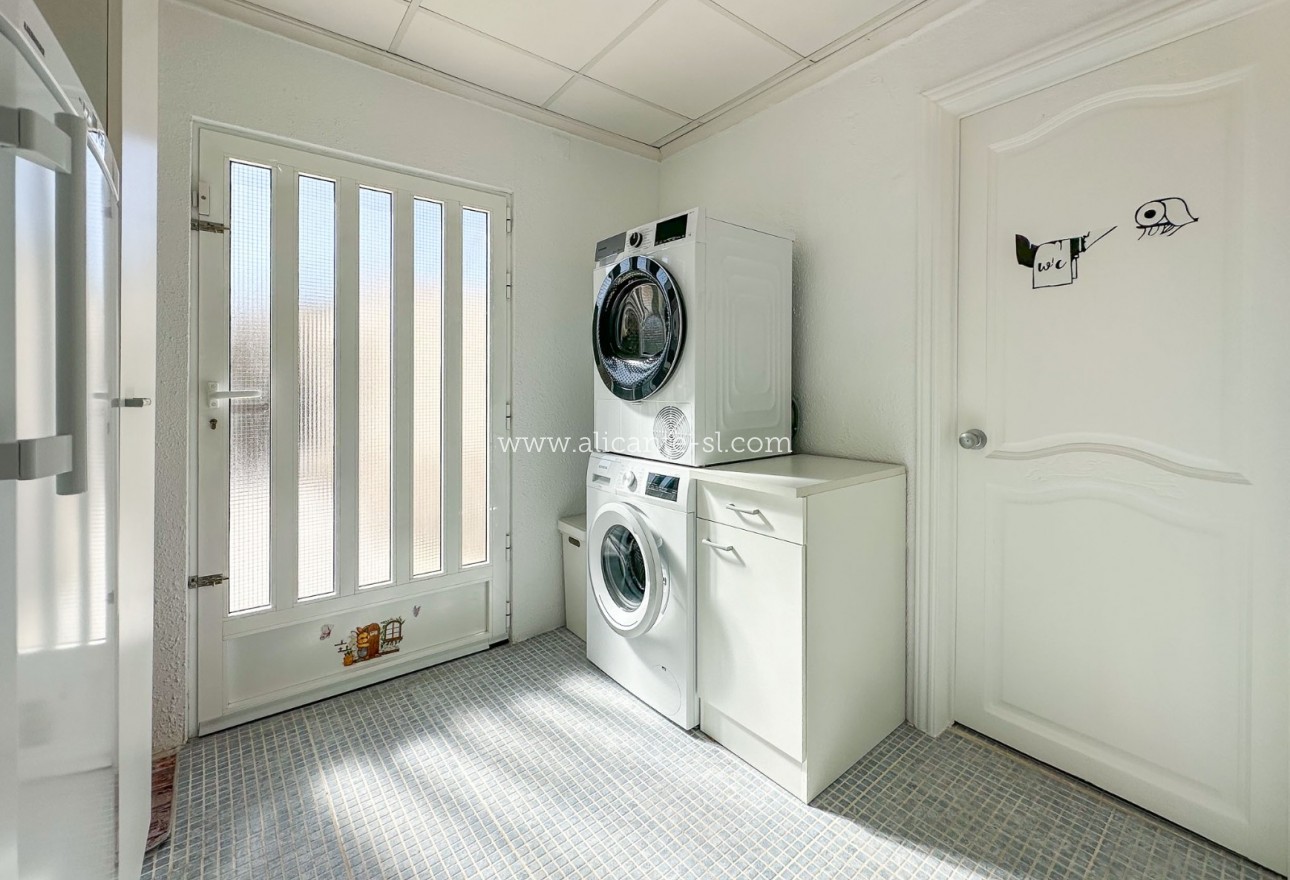 Sale - Villa  - Hondón de las Nieves