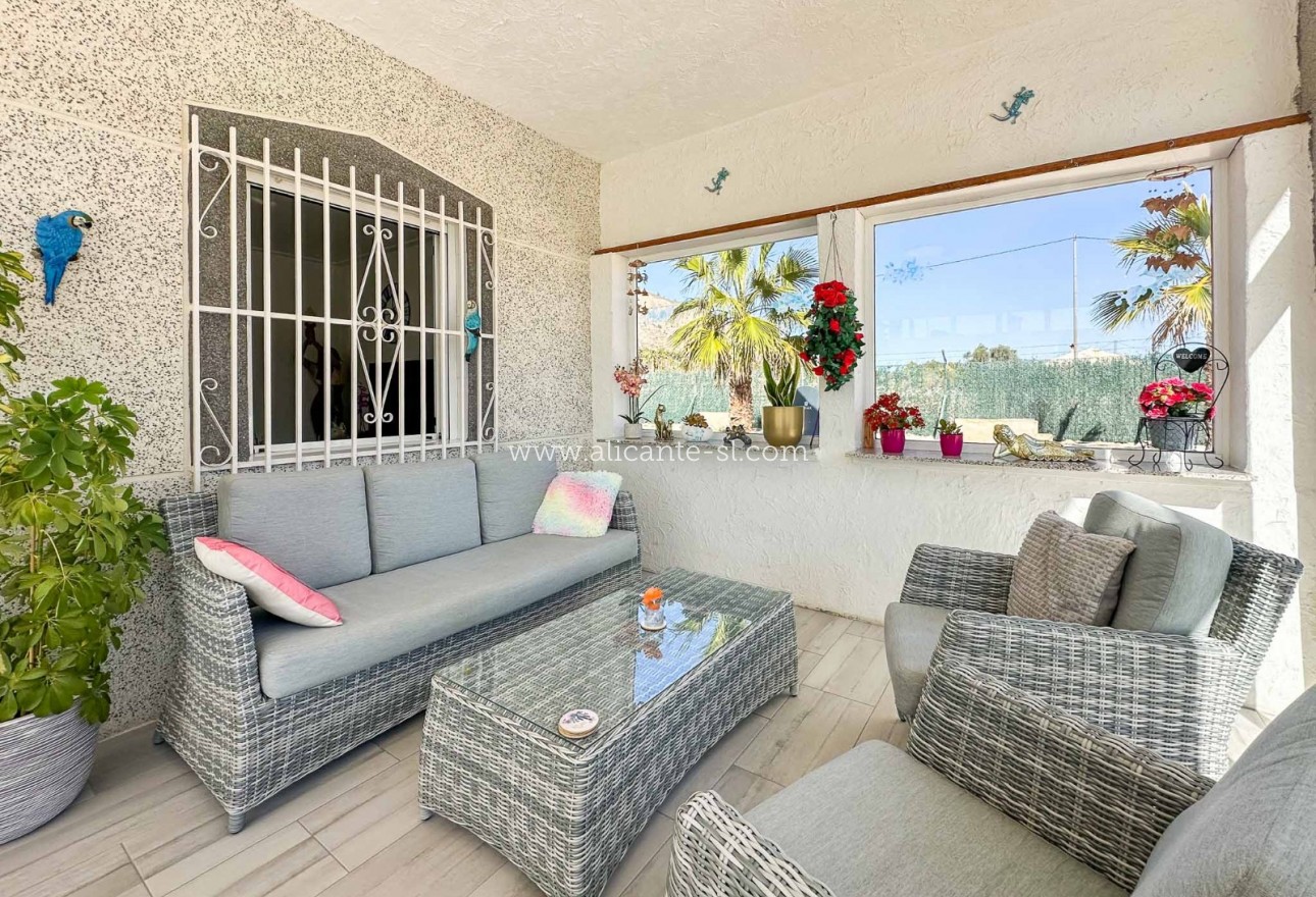 Sale - Villa  - Hondón de las Nieves