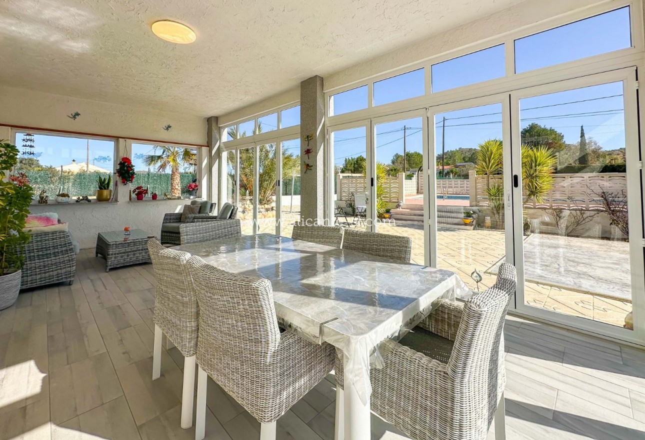 Sale - Villa  - Hondón de las Nieves