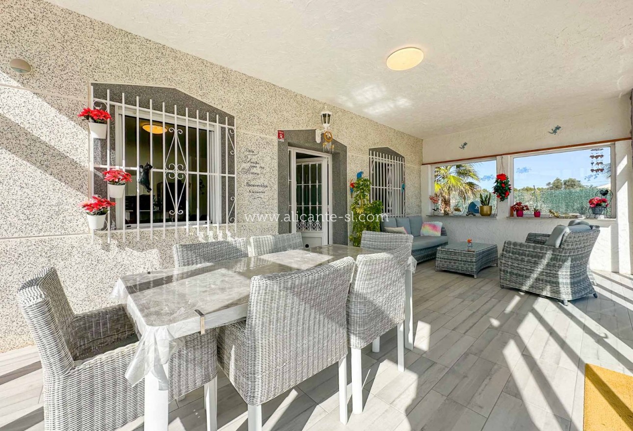 Sale - Villa  - Hondón de las Nieves