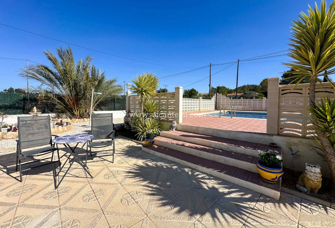 Sale - Villa  - Hondón de las Nieves