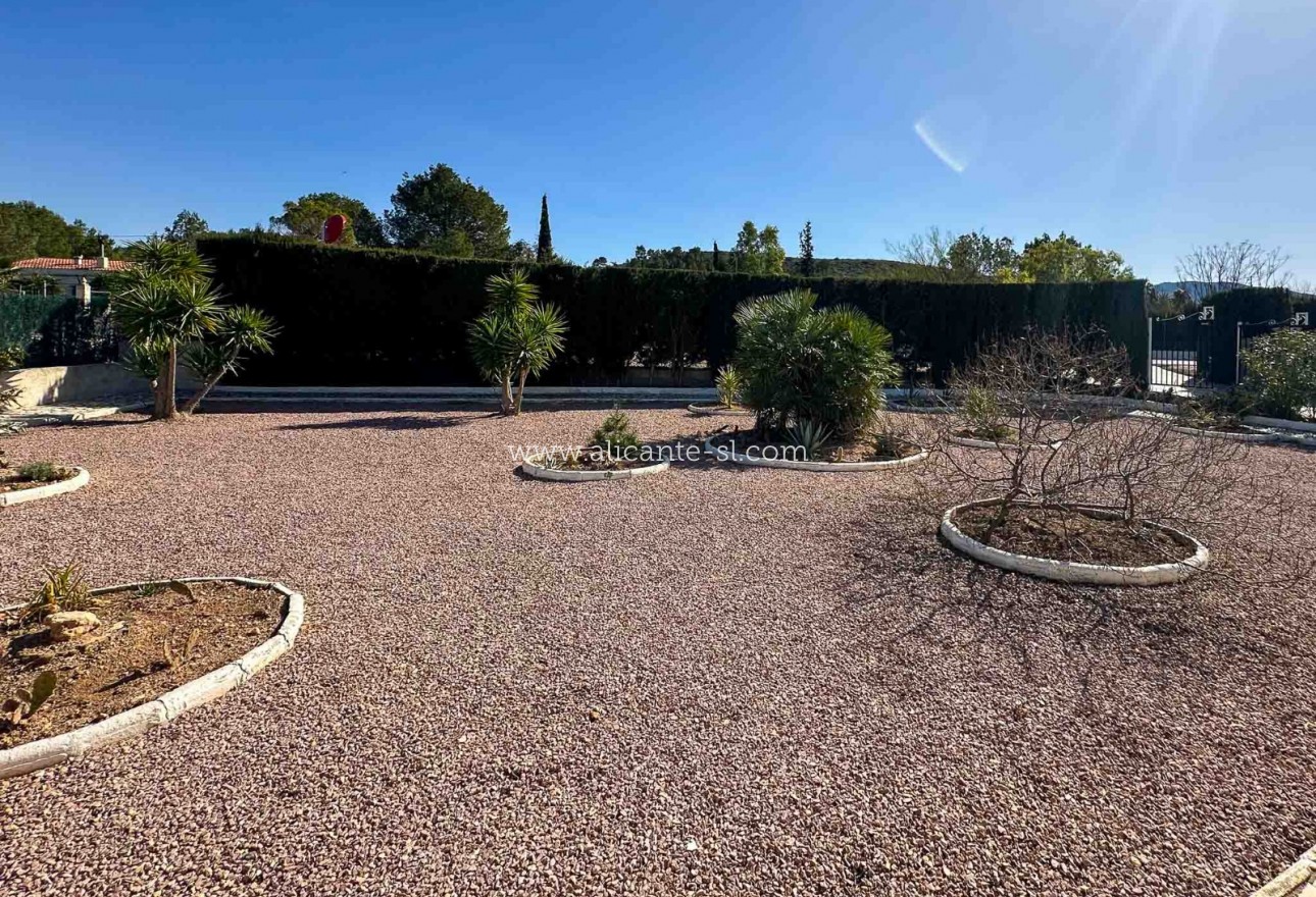 Sale - Villa  - Hondón de las Nieves