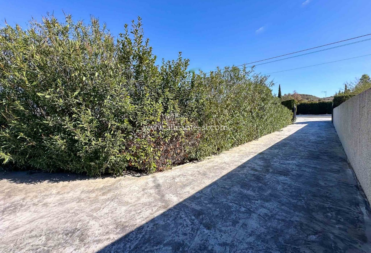 Sale - Villa  - Hondón de las Nieves