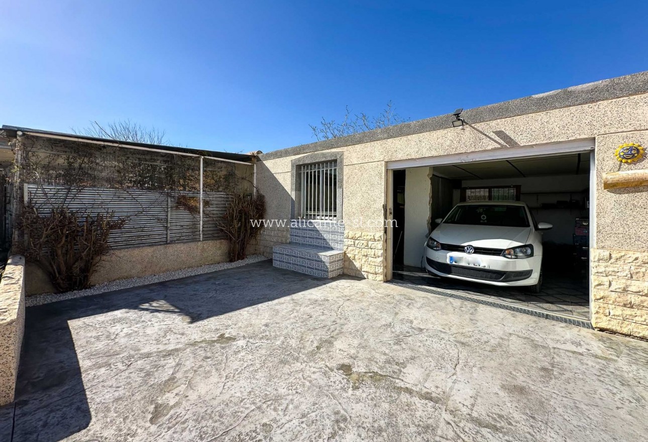 Sale - Villa  - Hondón de las Nieves