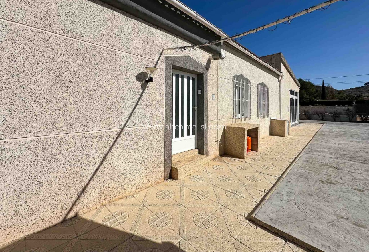 Sale - Villa  - Hondón de las Nieves