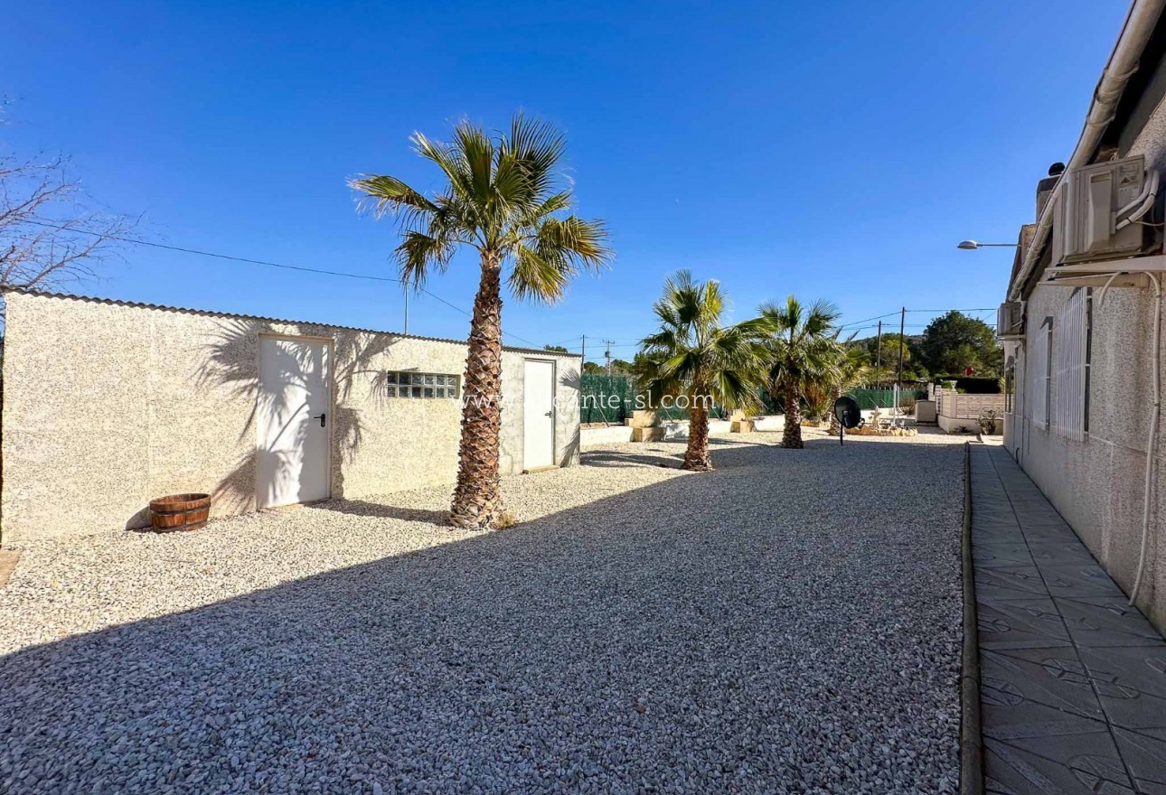 Sale - Villa  - Hondón de las Nieves