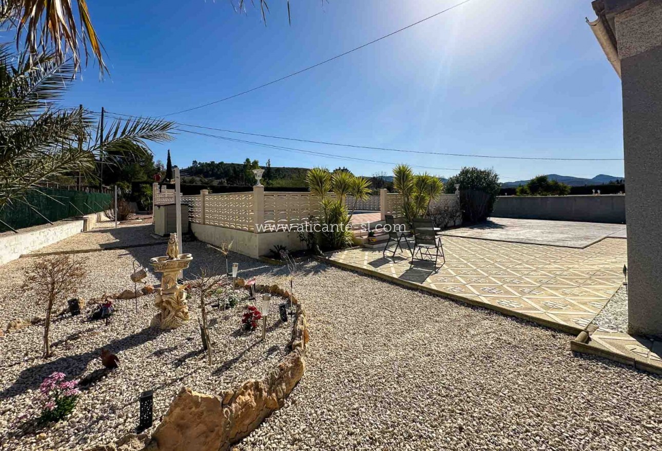 Sale - Villa  - Hondón de las Nieves