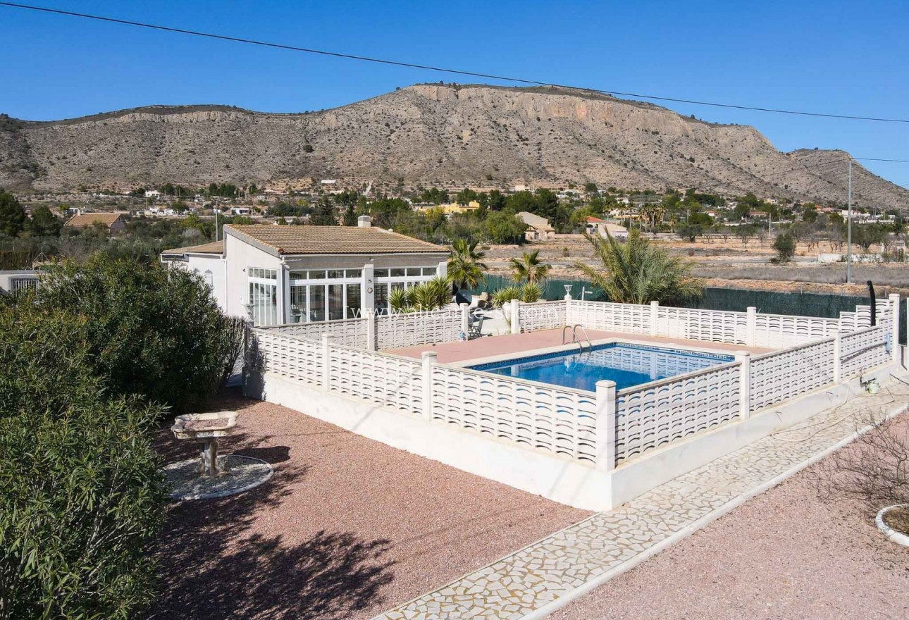 Sale - Villa  - Hondón de las Nieves